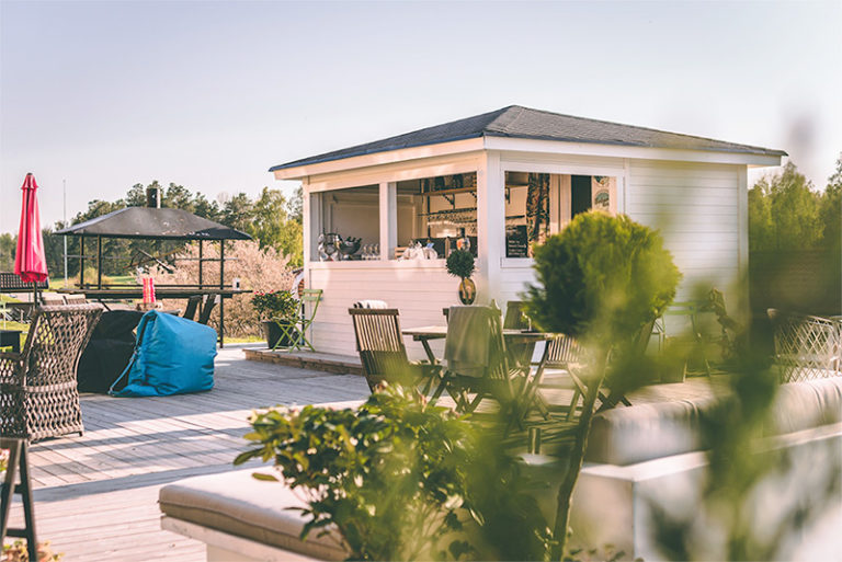 Körunda Hotells Bubbelbar med vy över golfbanan