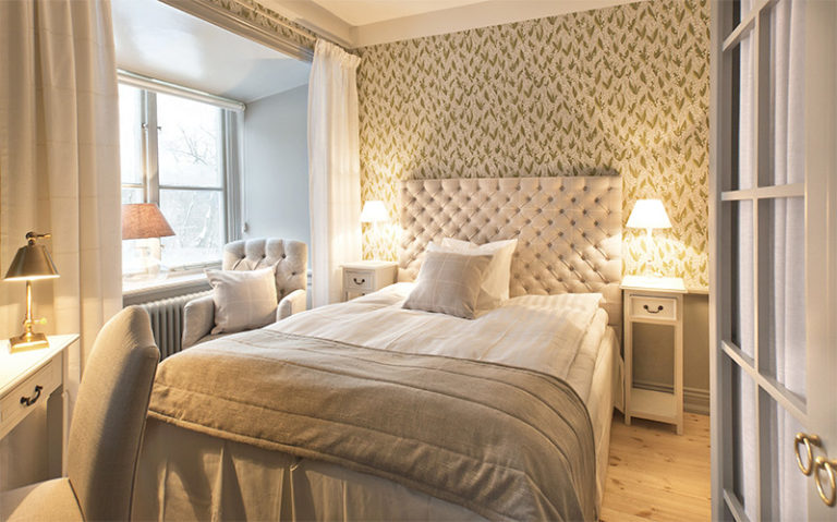 Mysigt hotellrum på Rosersbergs Slott