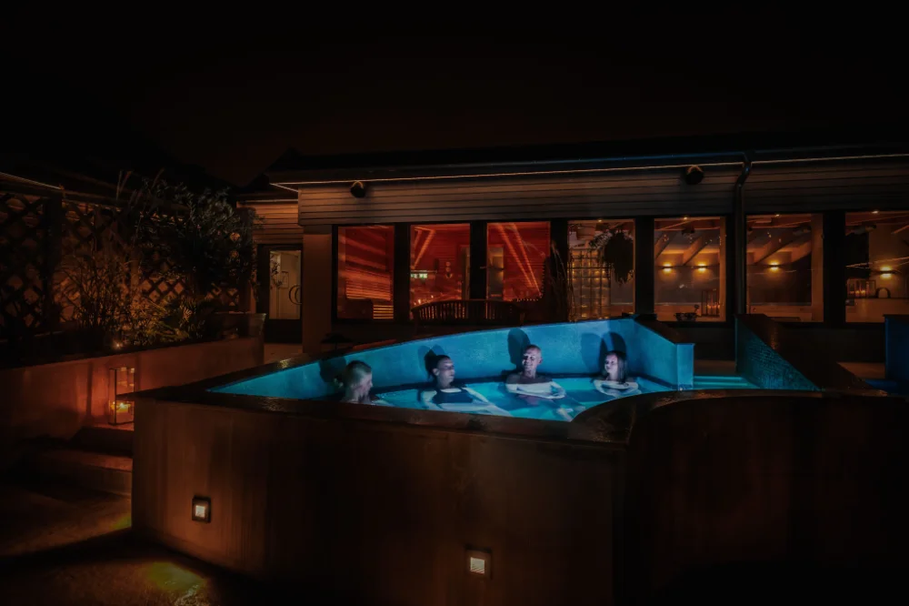 Njut i bubbelpoolen på Vadstena KlosterSPA