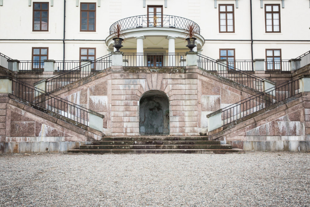 Rosersbergs Slott är ett kungligt slott med pampig arkitektur